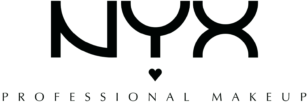 Czarne logo "NYX Professional Makeup" prezentuje nazwę marki, ozdobione małym sercem na białym tle.