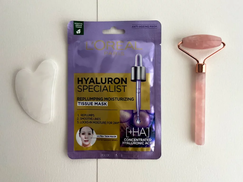 Maseczka L’Oréal Paris Hyaluron Specialist z rollerem i kamieniem guasha - tytułowa.