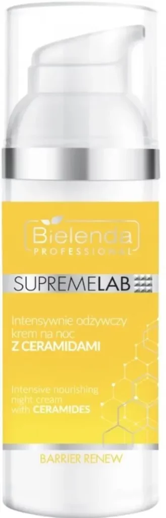 Opakowanie kremu nocnego z pompką stoi na białym tle, ma żółtą etykietę "SUPREMELAB".