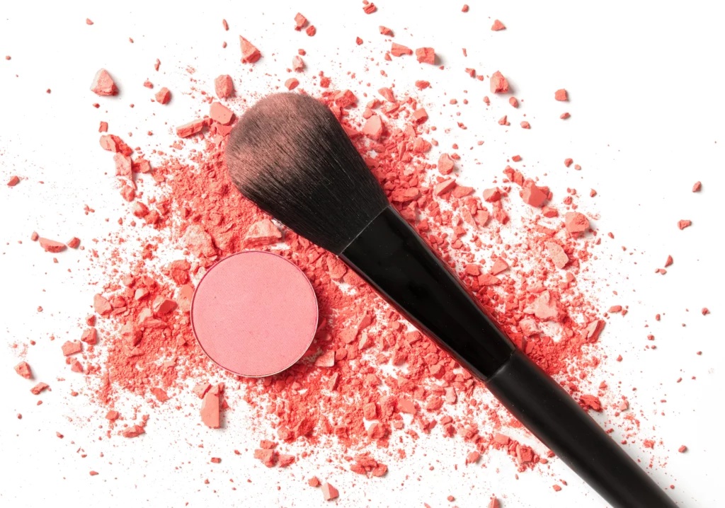 ne akcesoria do  wykonania Coquette Makeup