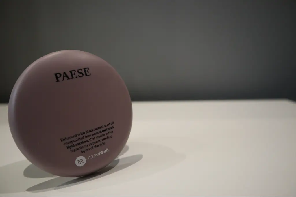 PAESE Puder upiększająco-kryjący Nanorevit Perfecting