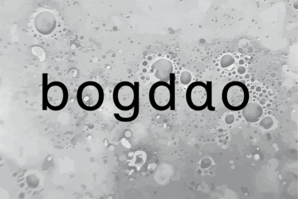 Napis "bogdao" wyśrodkowany w czarnych literach na szarym, bąblowatym, teksturowanym tle.