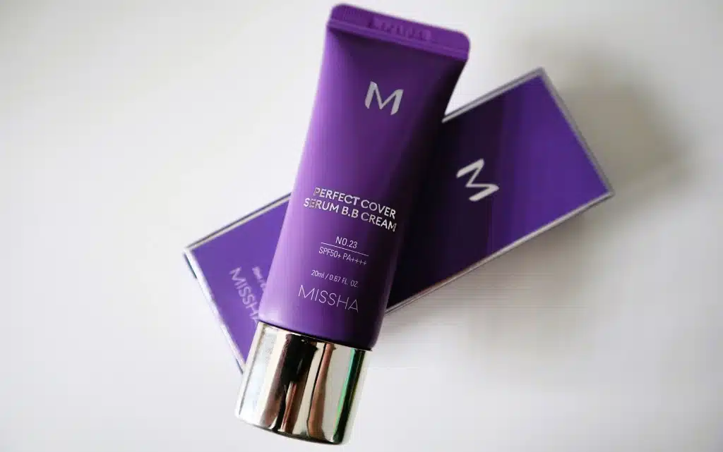 Krem BB Missha M Perfect Cover Serum  na białym tle 