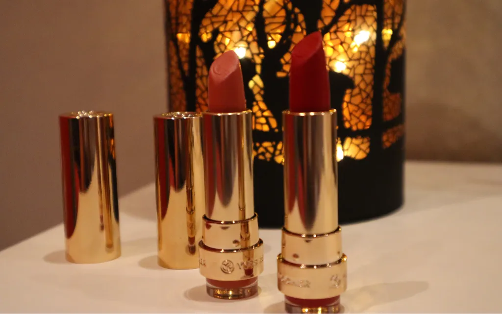  Otworzone dwie pomadki do ust Yves Rocher Grand Rouge