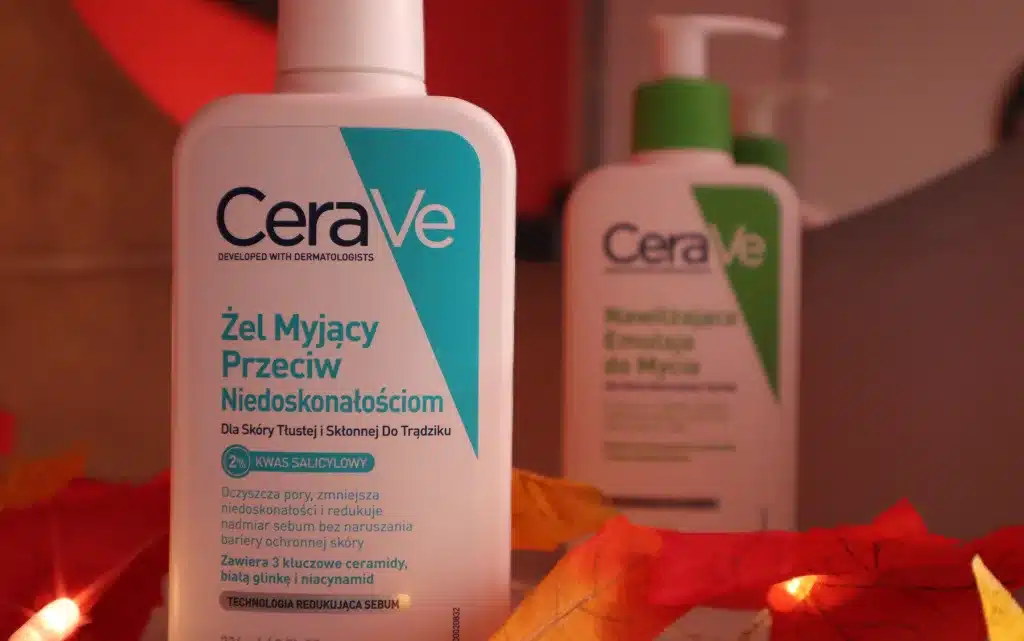 Żel do mycia twarzy przeciw niedoskonałościom CeraVe na tle nawilżającej emulsji do mycia twarzy dla cery suchej i normalnej CeraVe 