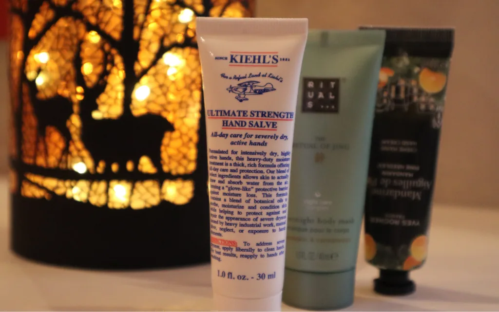 Trzy kremy do rąk: Kiehl's Ultimate Strenght Hand Salve, Rutials the ritual of Jing oraz Yves Rocher świąteczny krem do rąk - wszystkie po 30 ml 