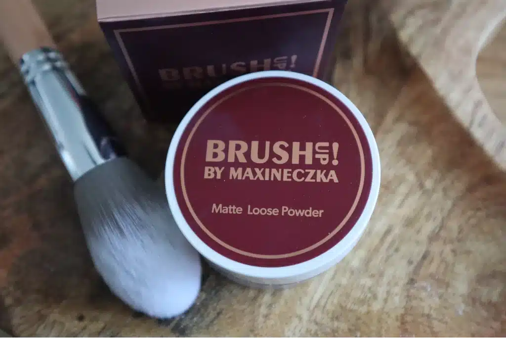 Sypki puder matowy BRUSH UP! BY MAXINECZKA grafika 1