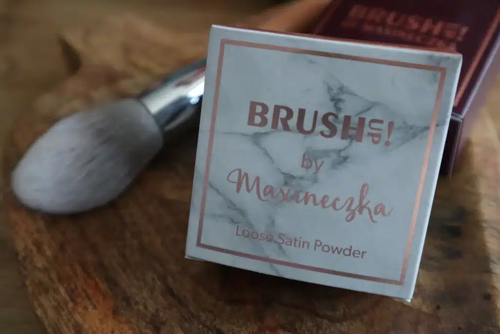 Sypki puder satynowy Brushup! by Maxineczka grafika 1