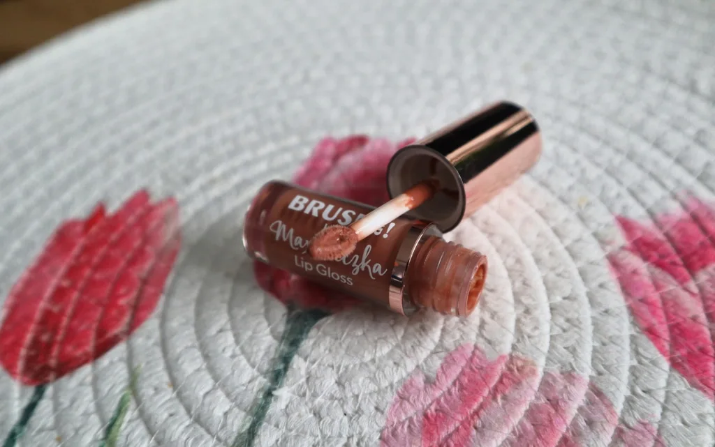 Aplikator w błyszczyku Brushup! by Maxineczka 03 Caramel Nude