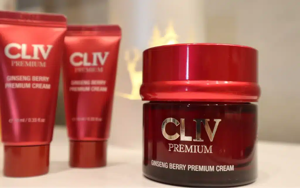Odżywczo-ujędrniający krem do twarzy Cliv premium: opakowanie 50 ml i dwie małe próbki 10 ml 