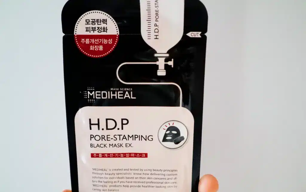 MEDIHEAL Czarna maska w płachcie oczyszczająco-napinająca 