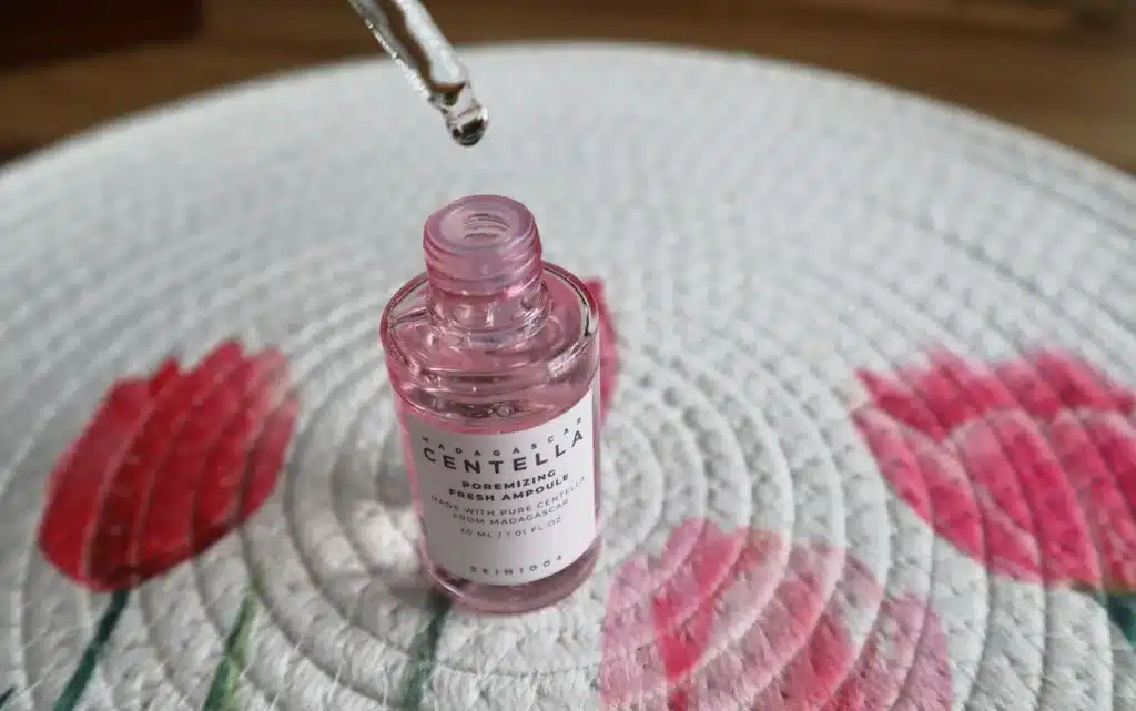  Pipetka z serum do zmniejszenia porów Skin1004