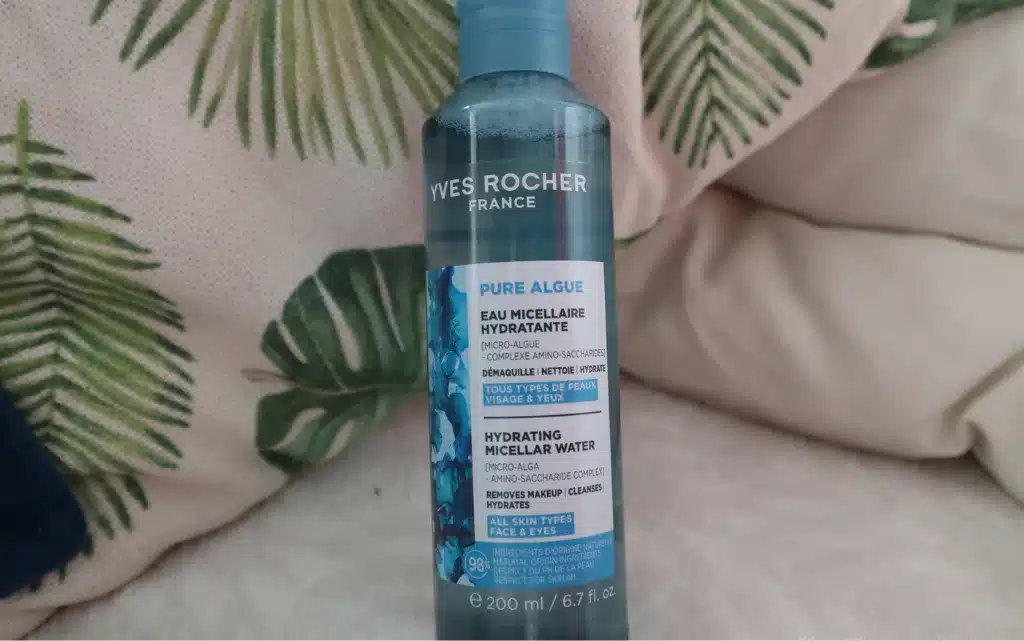 Yves Rocher Pure Algue  beżowo zielonym tle
