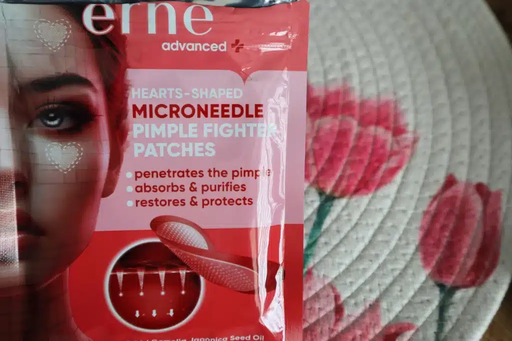 ERNE Advanced Microneedle plastry na wypryski serca opakowanie