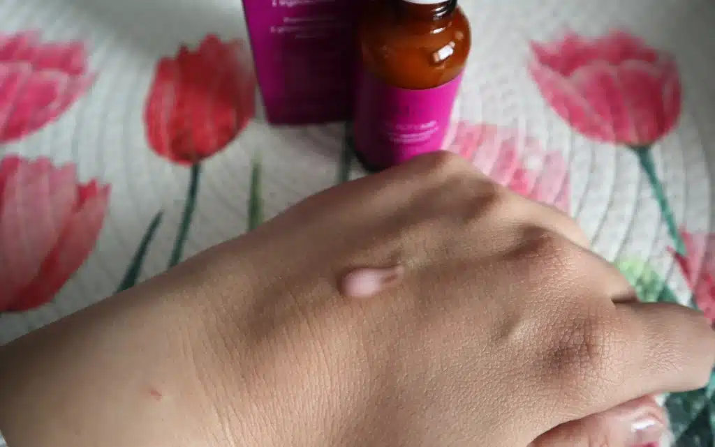 Konsystencja serum ujędrniające z egzosomami Miya Cosmetics BEAUTY.lab 