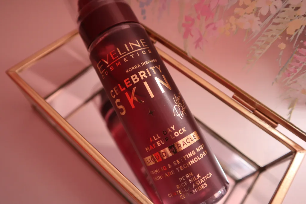 Mgiełka do makijażu Eveline Celebrity Skin w ozdobnej szkatułce