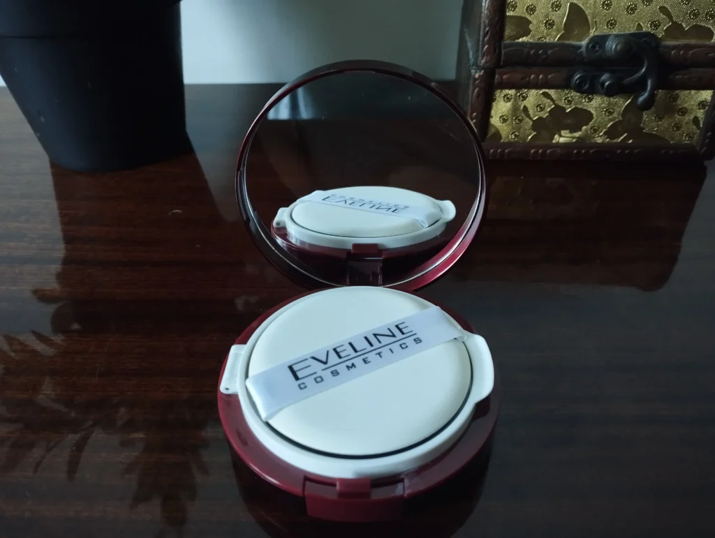 Eveline Cosmetics Wonder Match Kryjący podkład cushion owarte opakowanie z puszkiem