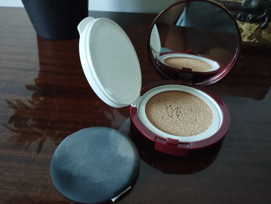 Eveline Cosmetics Wonder Match Kryjący podkład cushion podkład widoczny w opakowaniu