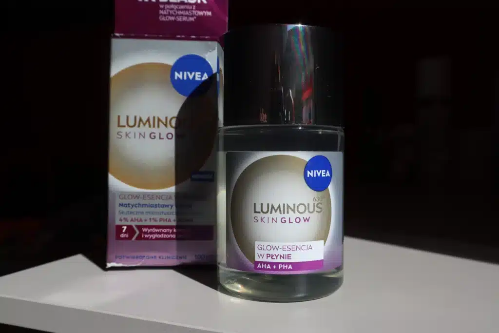 NIVEA Luminous630 glow-esencja w płynie peeling mikrozłuszczający